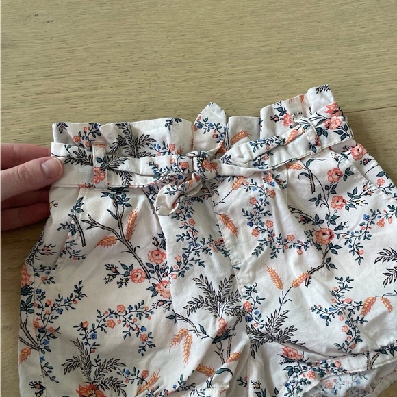 Baby Gap Toddler Pink Shorts - paper bag tie waist - 3 years - bubble shorts - Picture 4 of 4